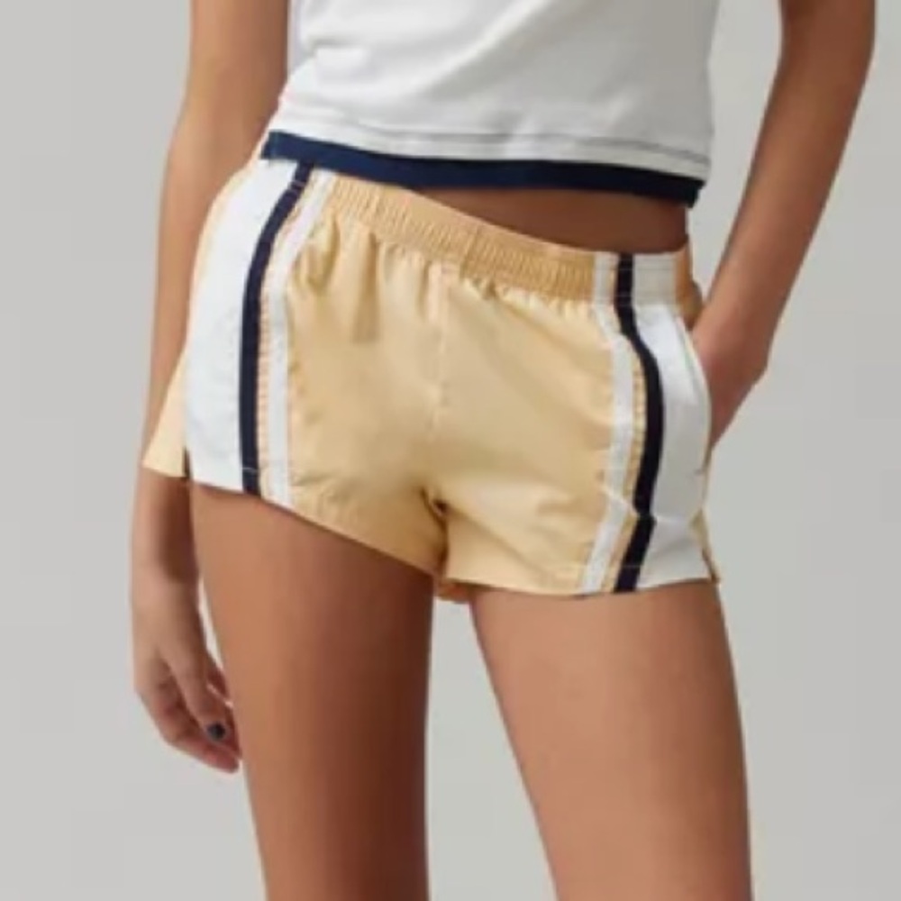 Urban Outfitters BDG Beige Shorts Size Medium With 2” Inseam NWOT